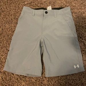Boys Size 10 Under Armor gray golf shorts